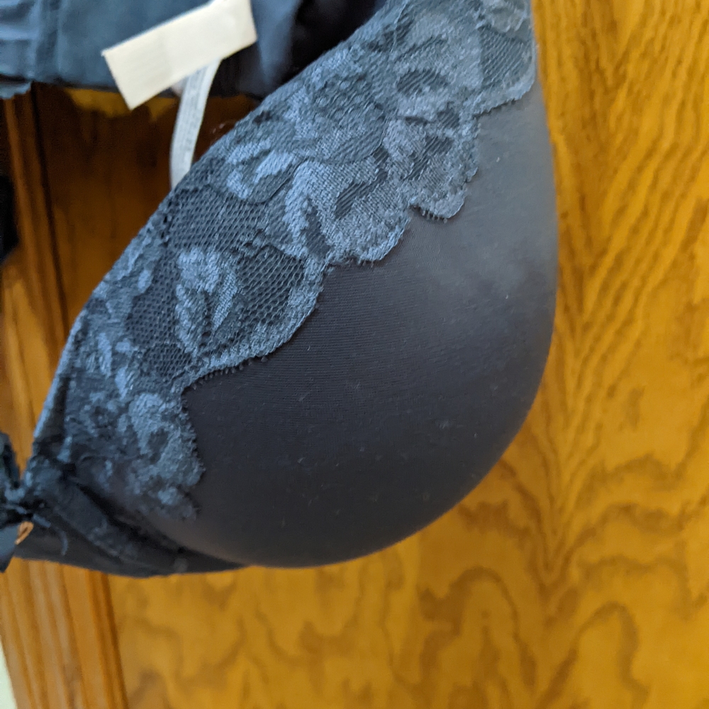 Victoria Secret - Picture 3 of 4